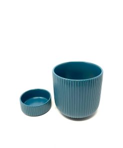 כלי פסים עם תחתית מעוגל כחול