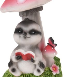 בועש קורא ספר על פטריה