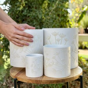 עציץ קרמיקה פרחים לבנים