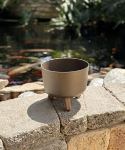 עציץ על רגליים חום