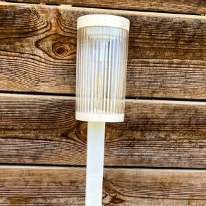 מנורה סולארית לבנה