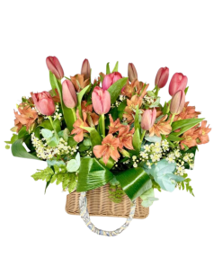 סלסלת טוליפים רקע לבן